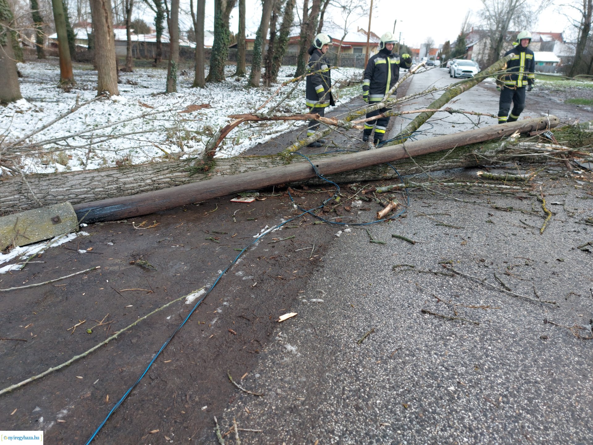 Fennakadásokat okoz a szél
