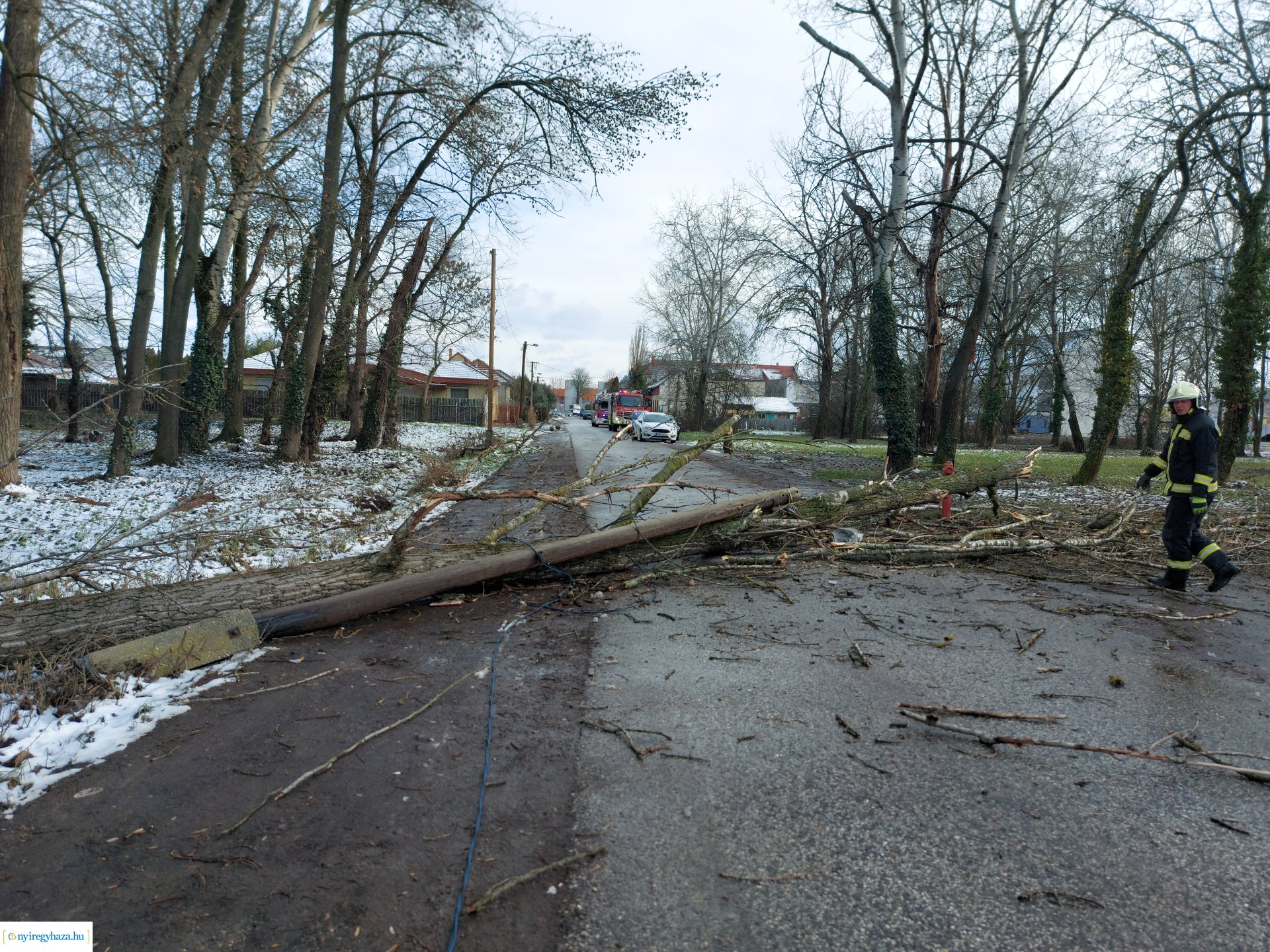 Fennakadásokat okoz a szél