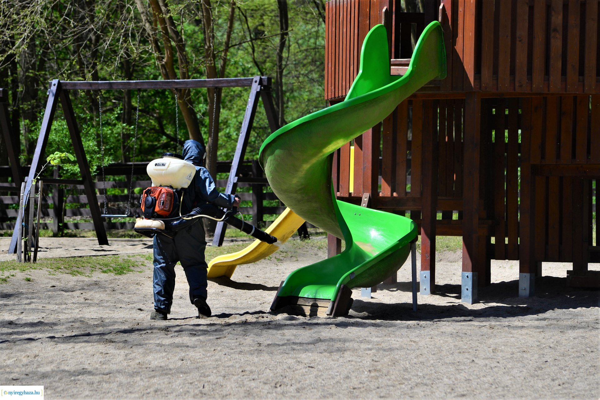 Fertőtlenítés az Erdei Tornapályán