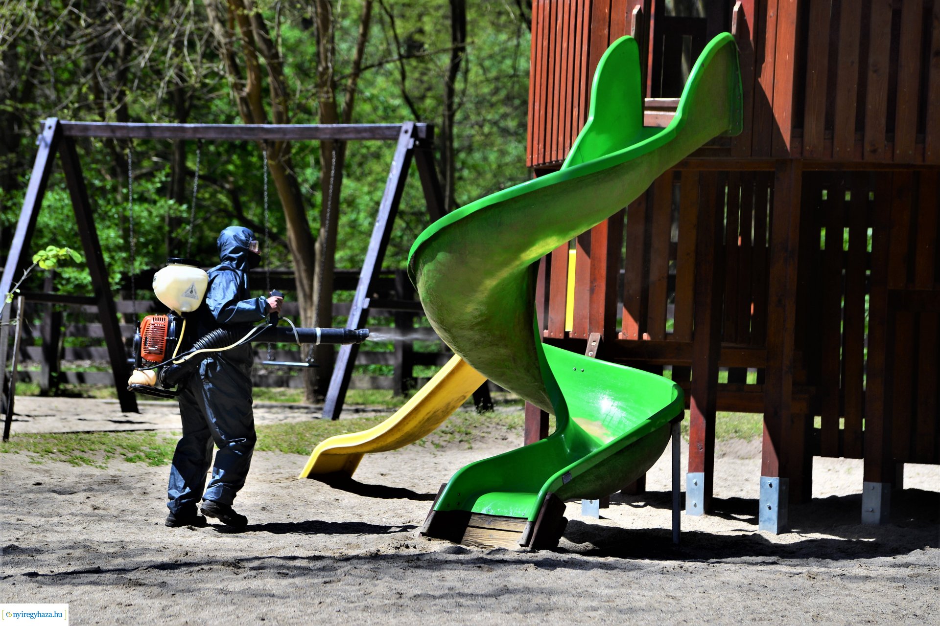 Fertőtlenítés az Erdei Tornapályán