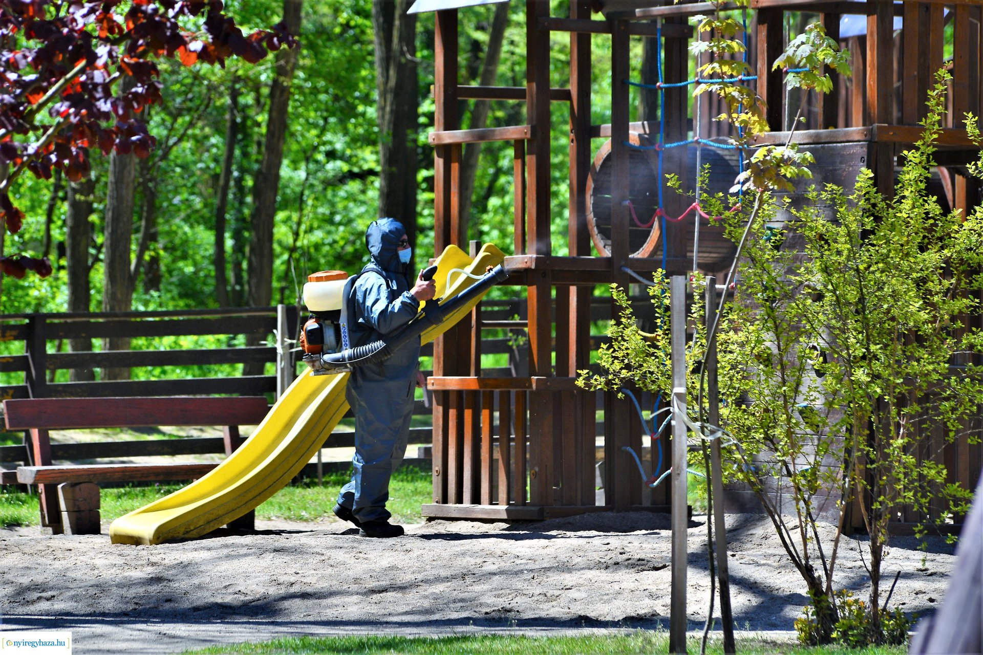 Fertőtlenítés az Erdei Tornapályán