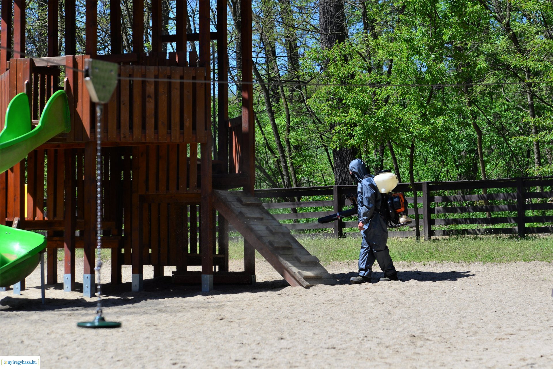 Fertőtlenítés az Erdei Tornapályán