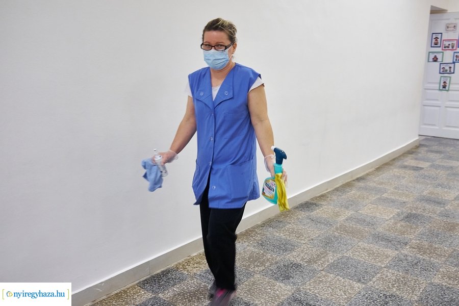 Fertőtlenítés az evangélikus iskolában