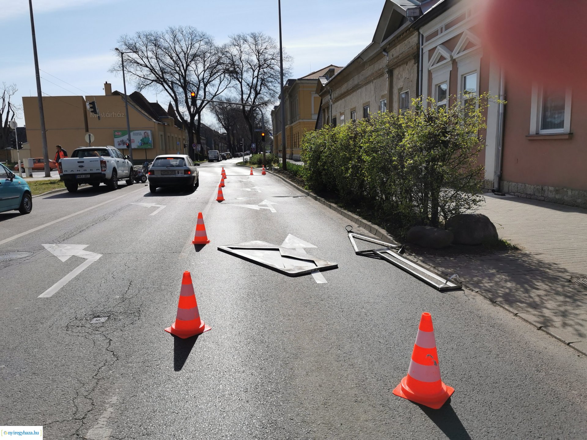 Festették a burkolati jeleket 20200416