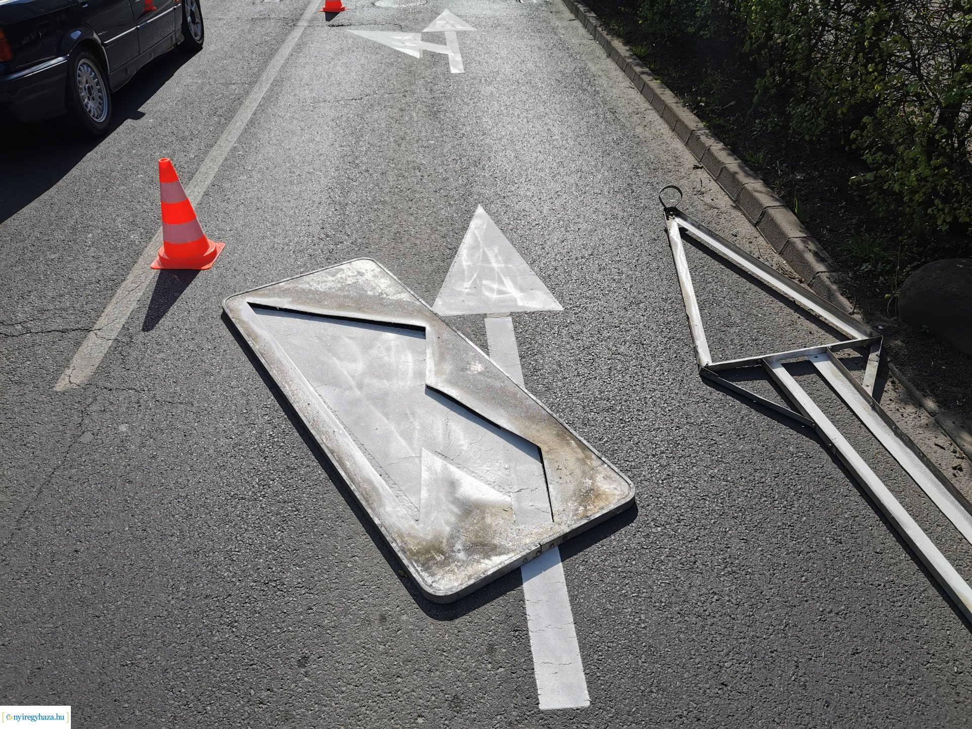 Festették a burkolati jeleket 20200416