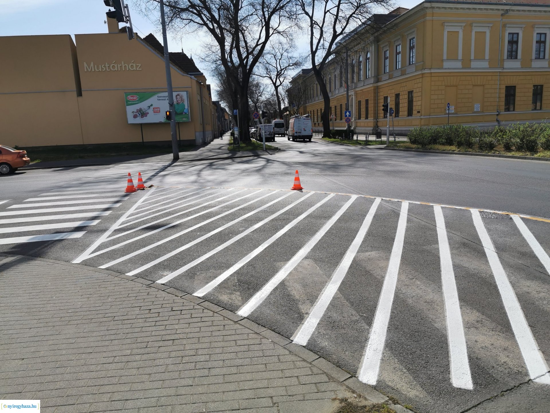 Festették a burkolati jeleket 20200416