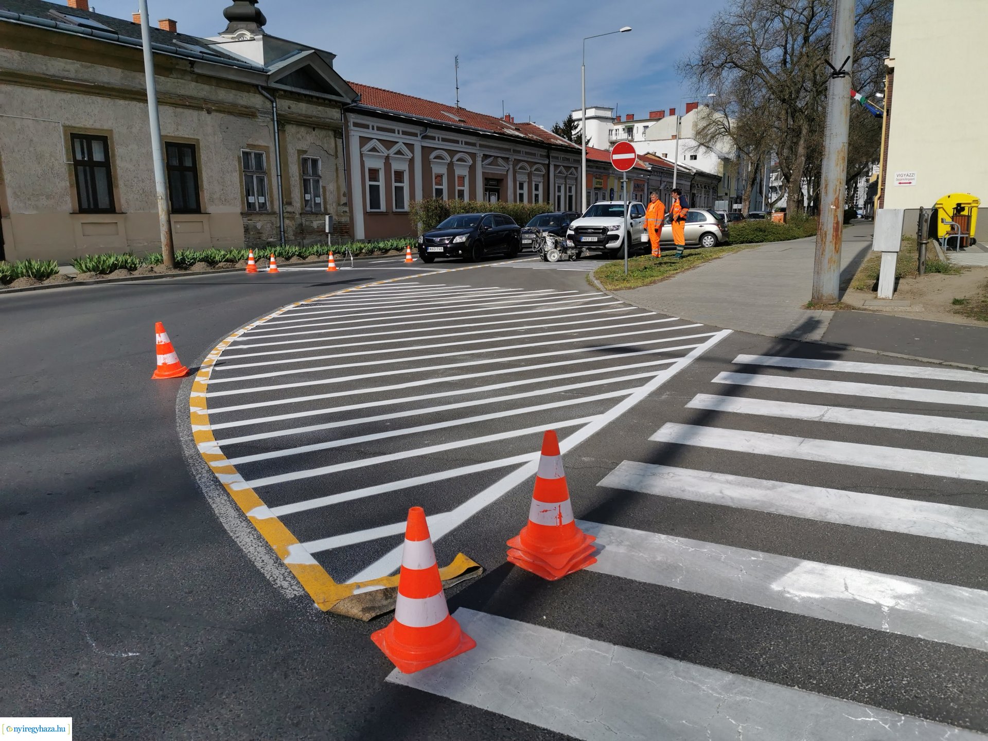 Festették a burkolati jeleket 20200416