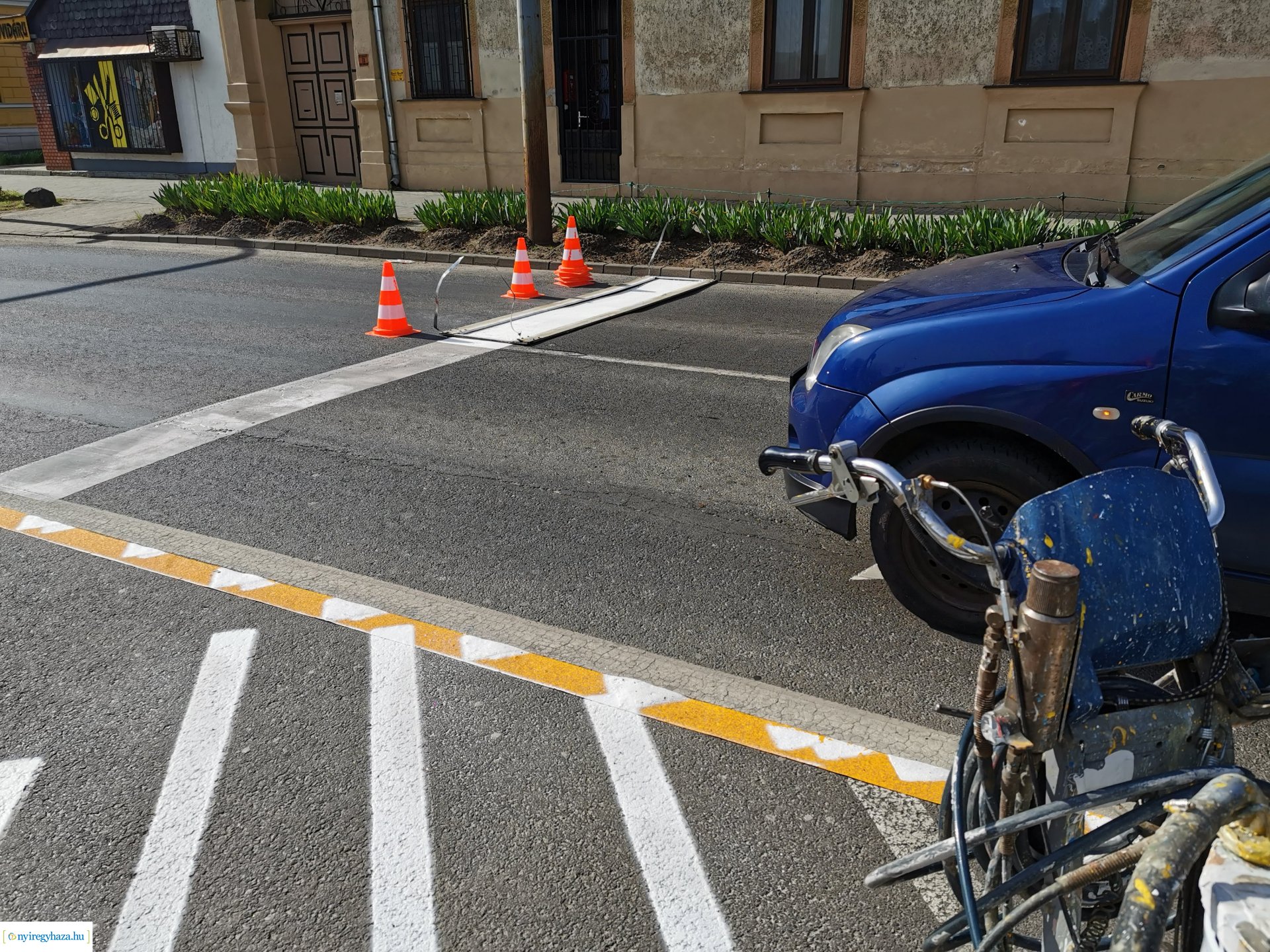 Festették a burkolati jeleket 20200416