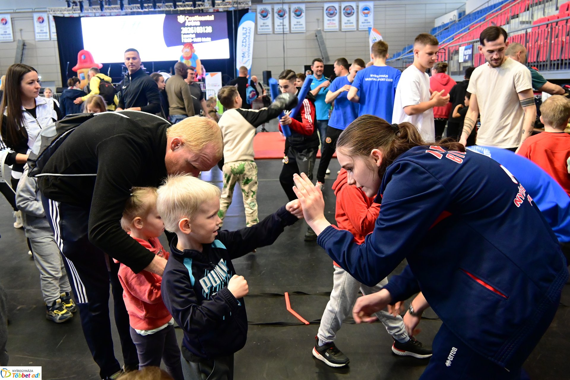 Fitt Stadion rendezvény  a Continental Arénában