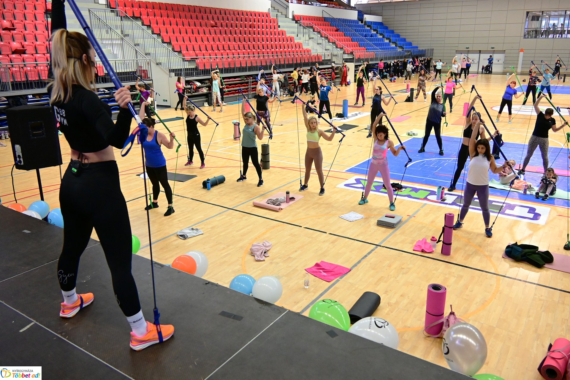 Fitt szülinap a Continental Arénában