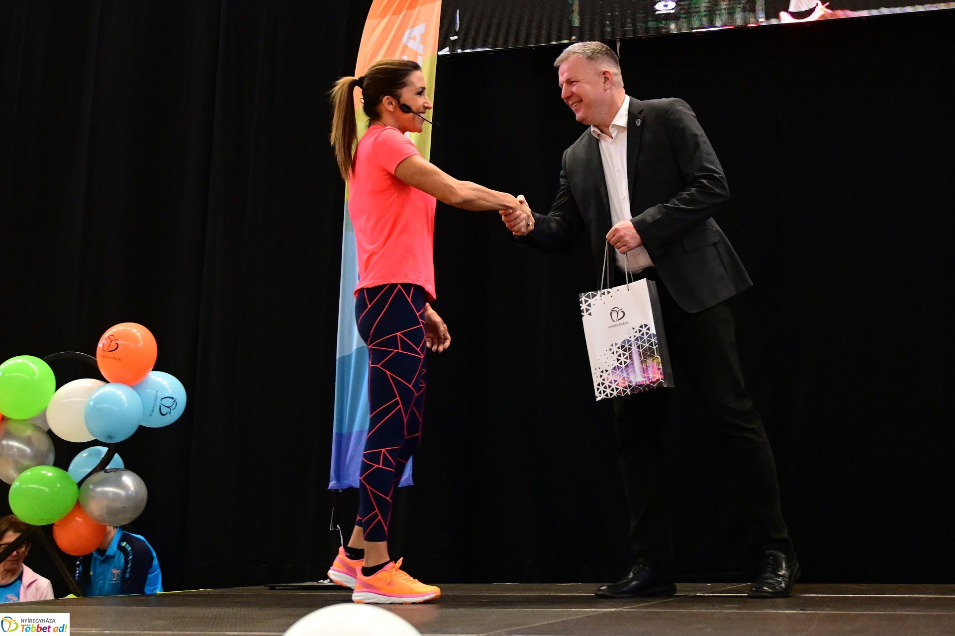 Fitt szülinap a Continental Arénában