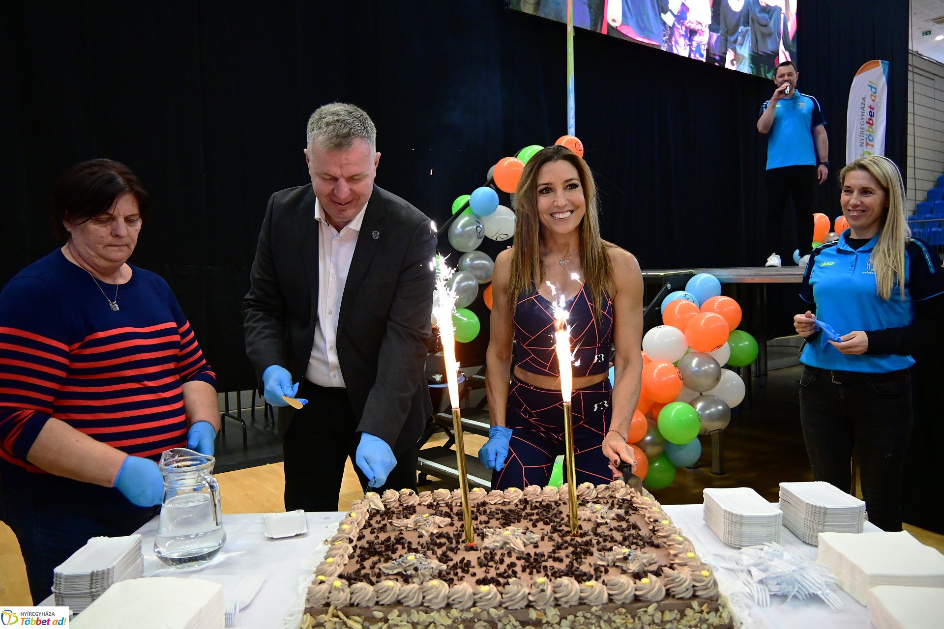 Fitt szülinap a Continental Arénában