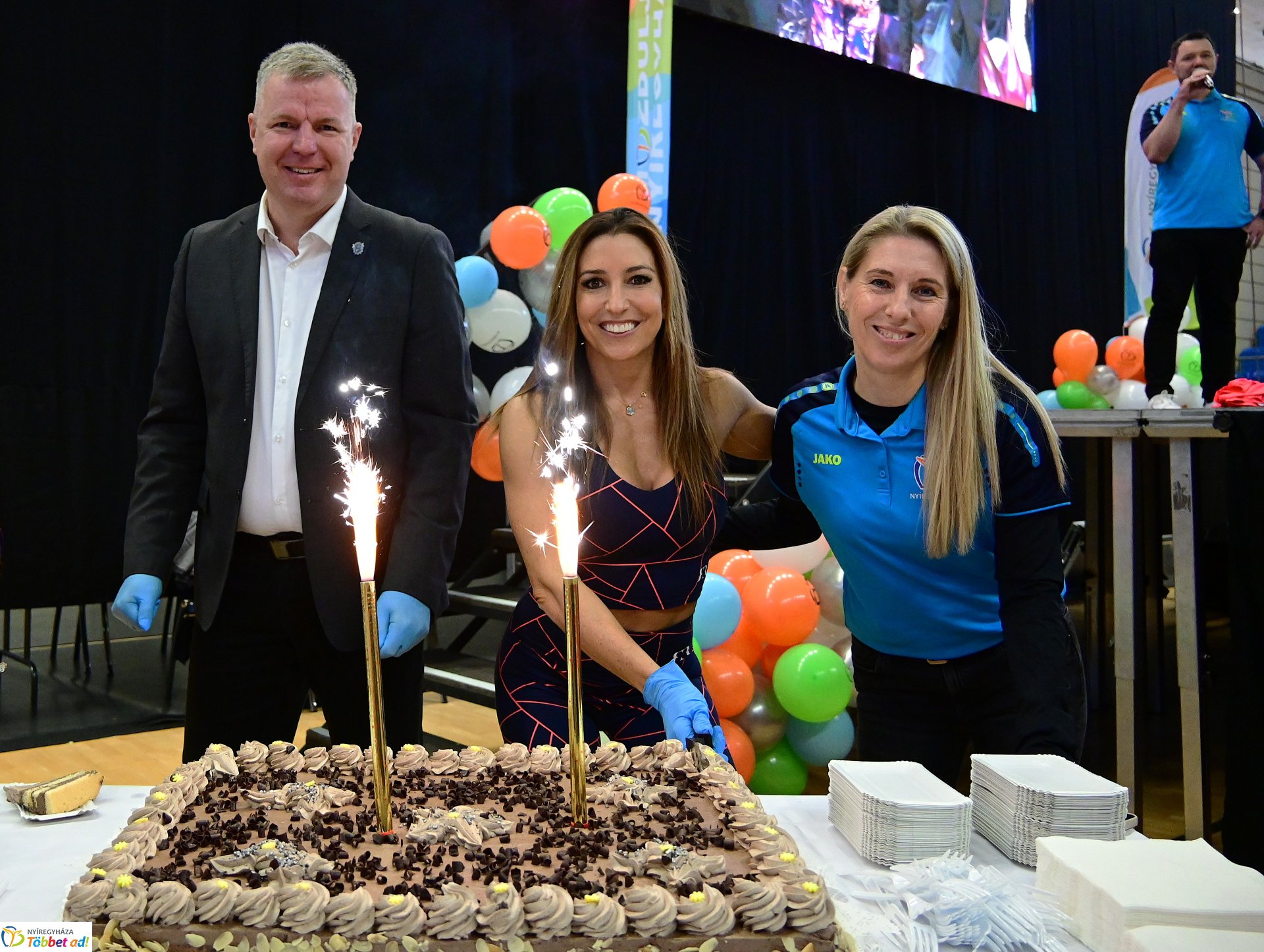 Fitt szülinap a Continental Arénában