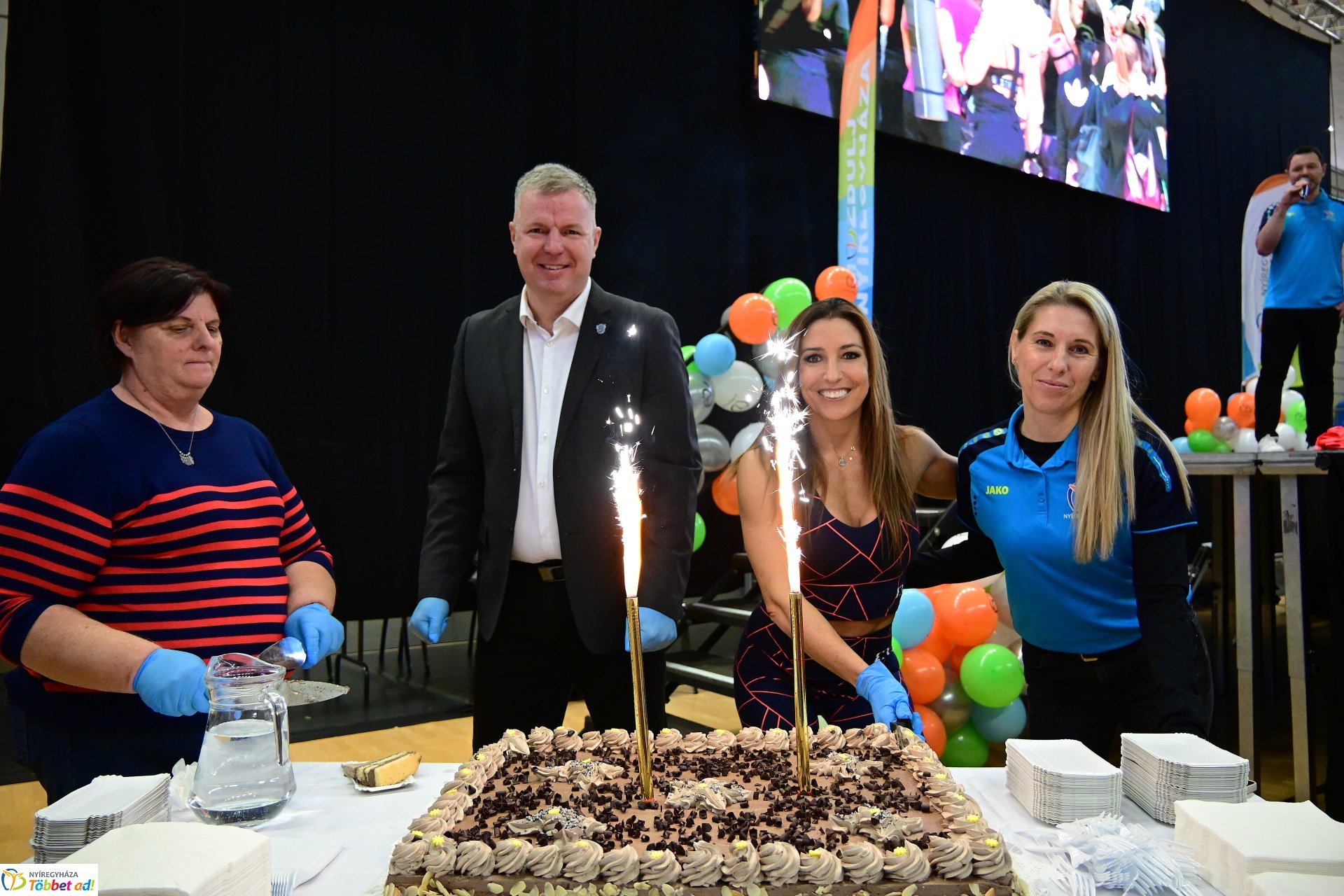 Fitt szülinap a Continental Arénában