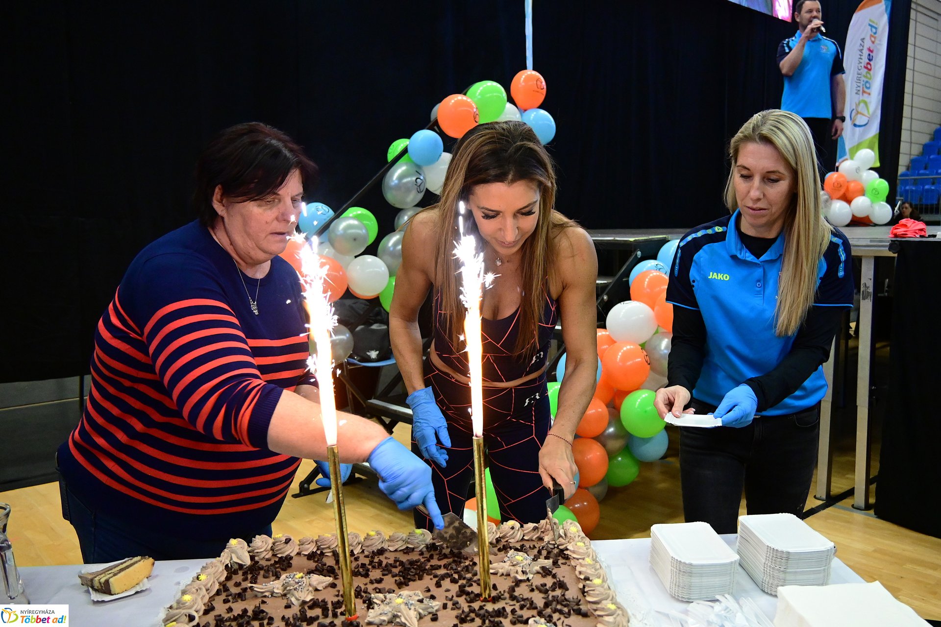 Fitt szülinap a Continental Arénában