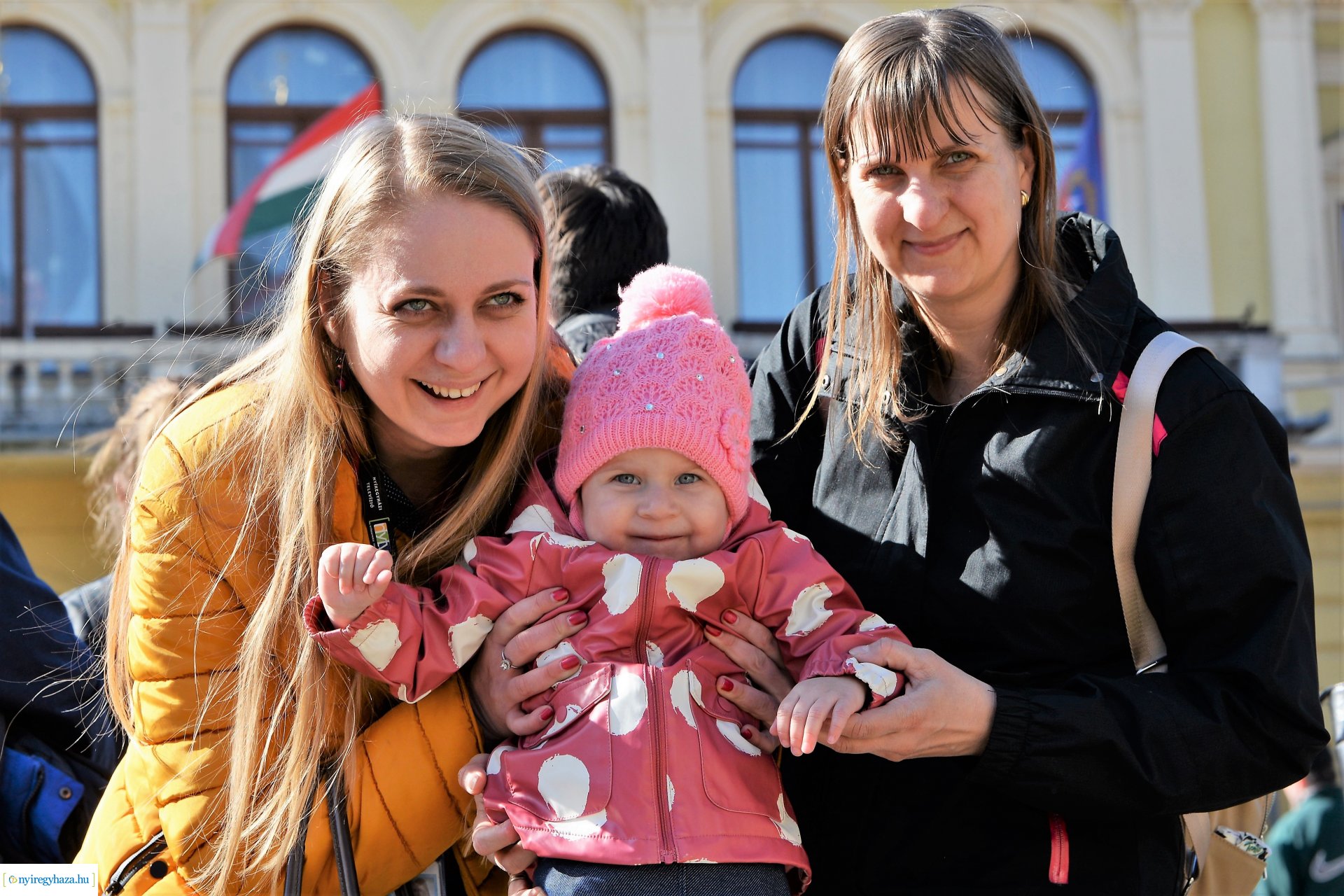 Flash mob a Down-szindróma Világnapján a Kossuth téren