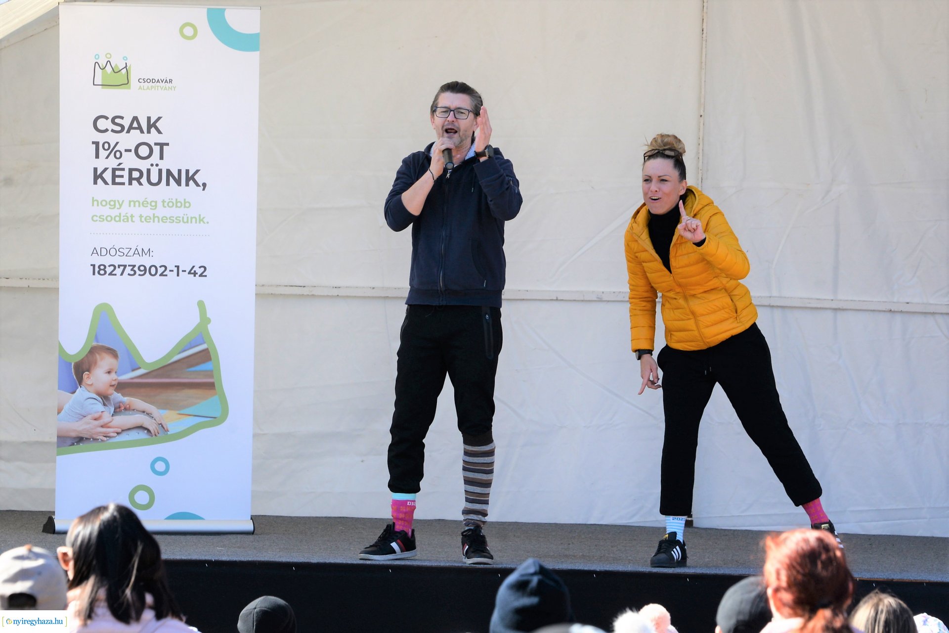 Flash mob a Down-szindróma Világnapján a Kossuth téren