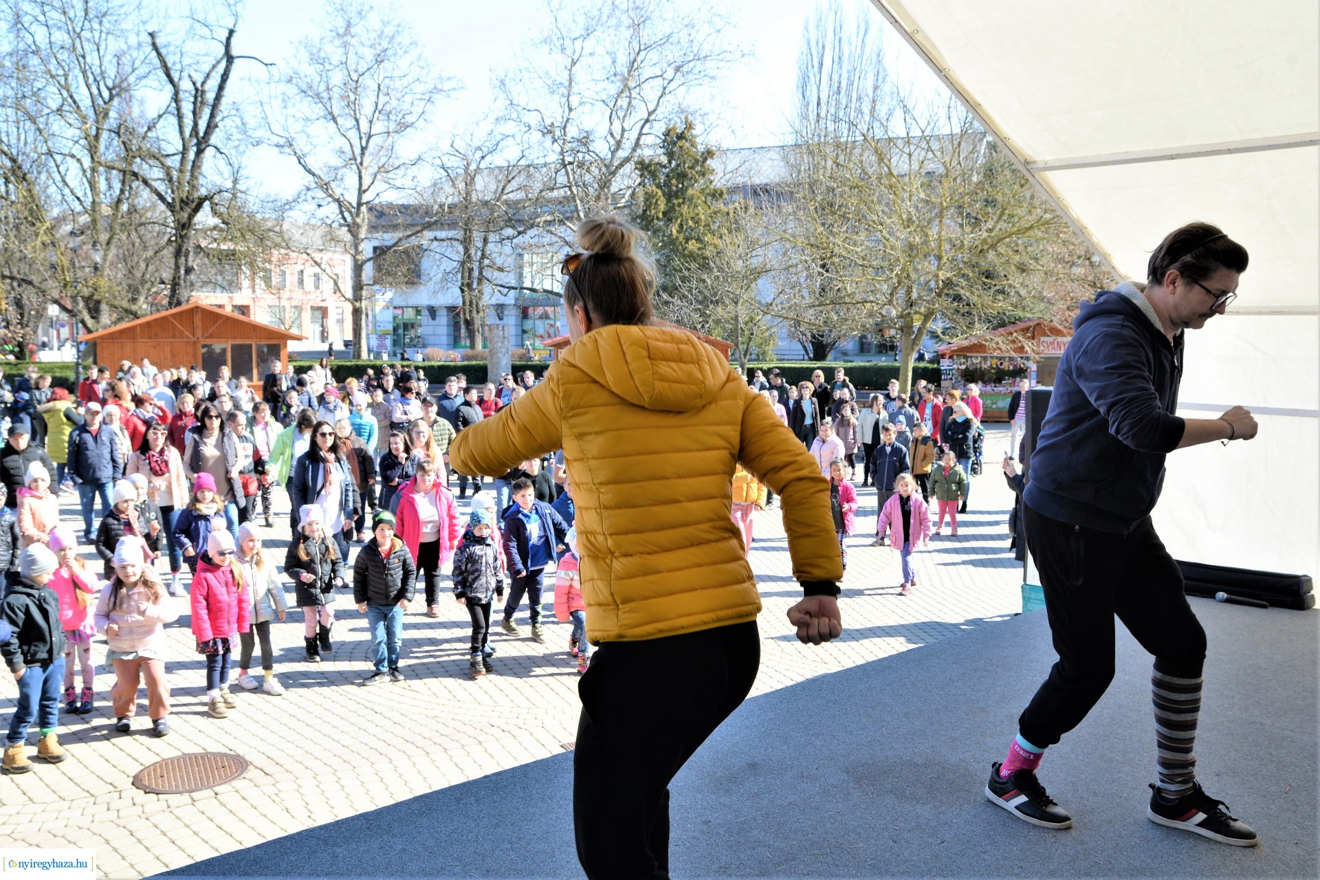 Flash mob a Down-szindróma Világnapján a Kossuth téren