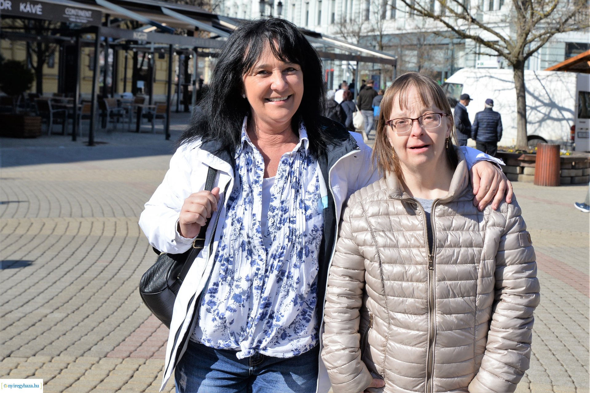 Flash mob a Down-szindróma Világnapján a Kossuth téren