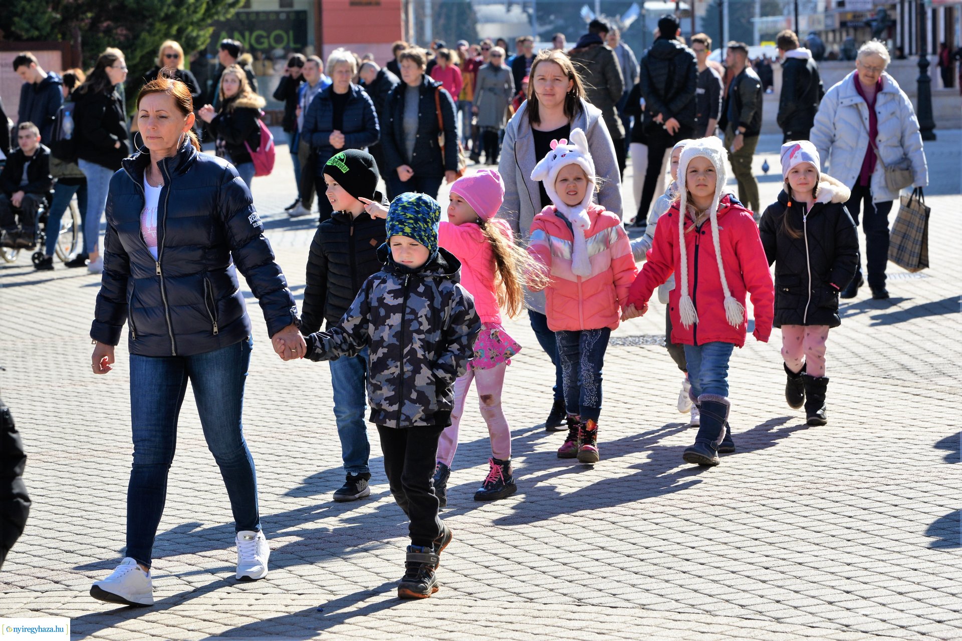 Flash mob a Down-szindróma Világnapján a Kossuth téren