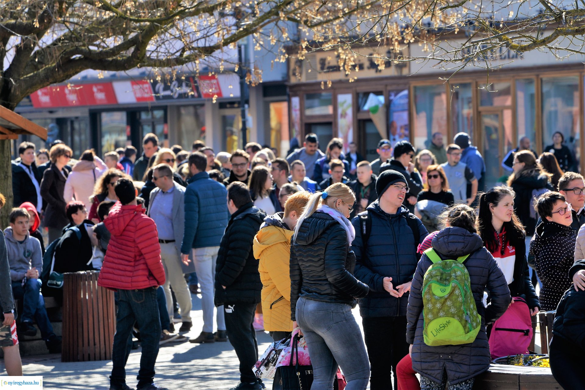 Flash mob a Down-szindróma Világnapján a Kossuth téren