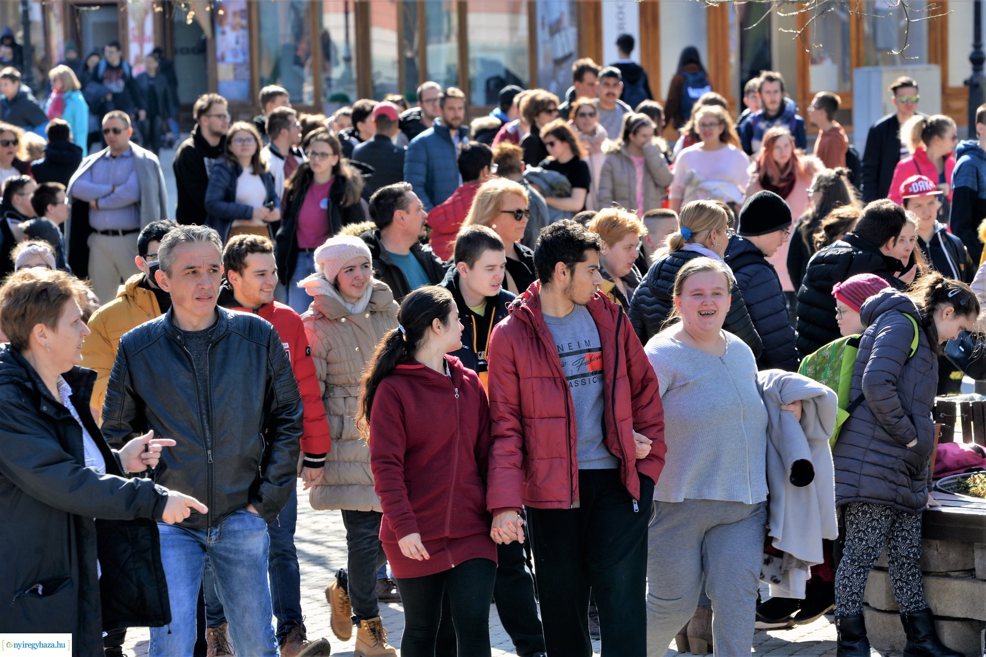 Flash mob a Down-szindróma Világnapján a Kossuth téren