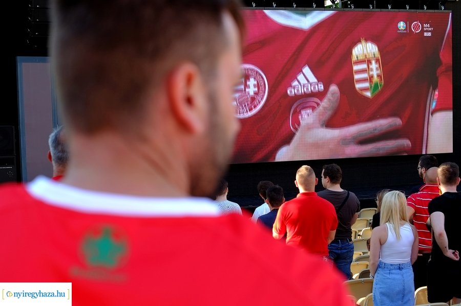 Foci EB 2021 szurkolás