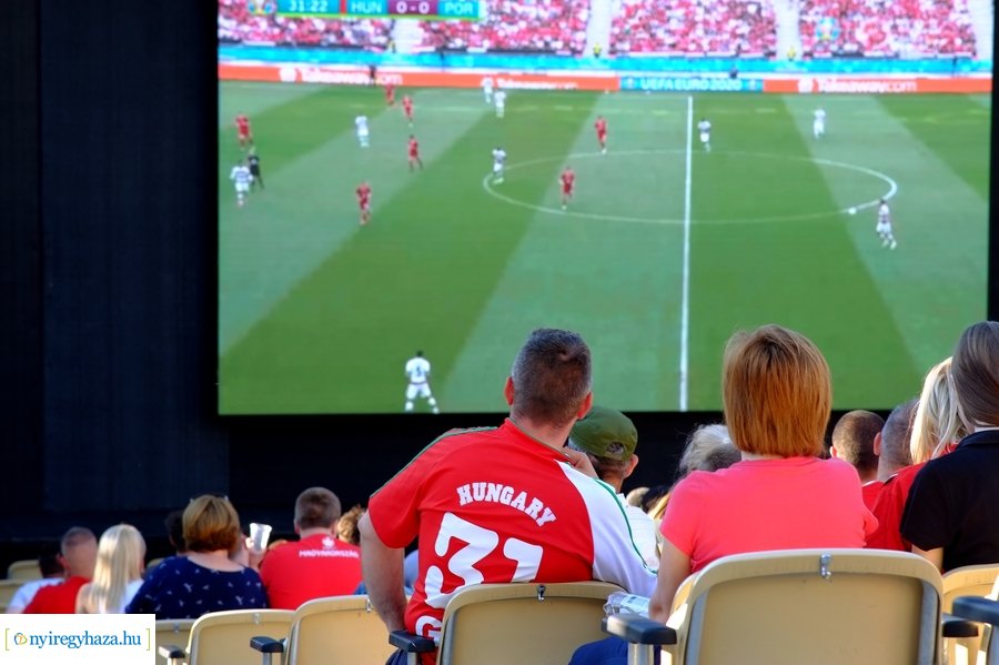 Foci EB 2021 szurkolás