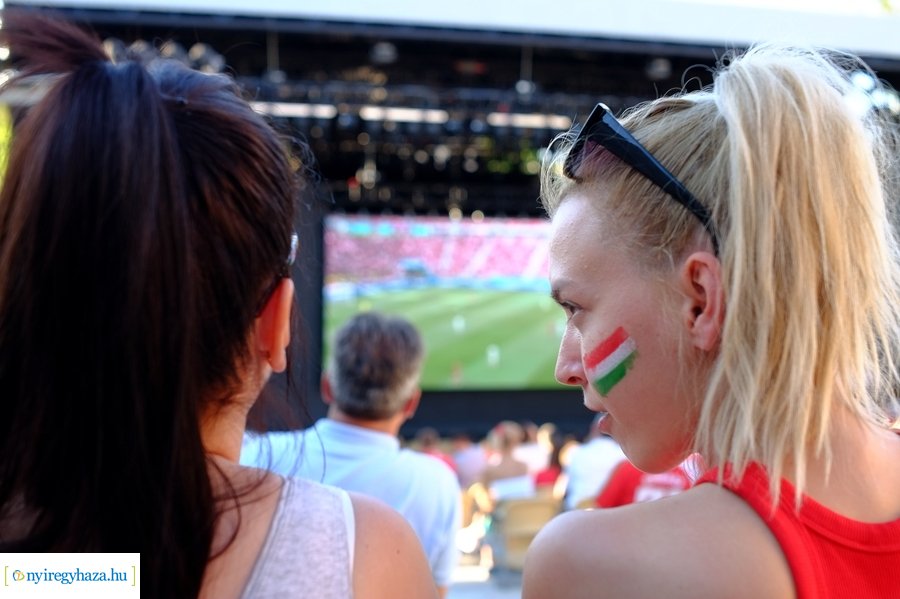 Foci EB 2021 szurkolás