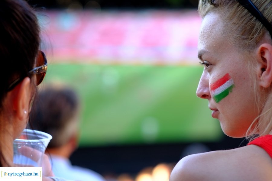 Foci EB 2021 szurkolás