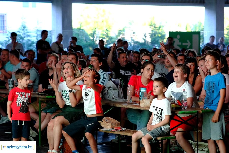 Foci EB 2021 szurkolás