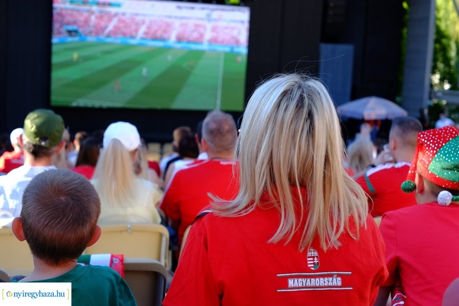 Foci EB 2021 szurkolás