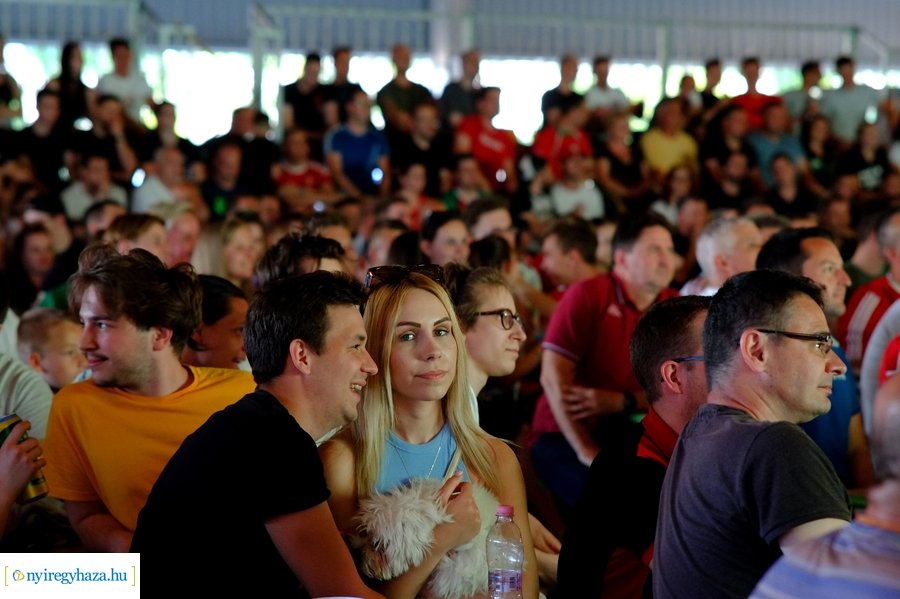 Foci EB 2021 szurkolás