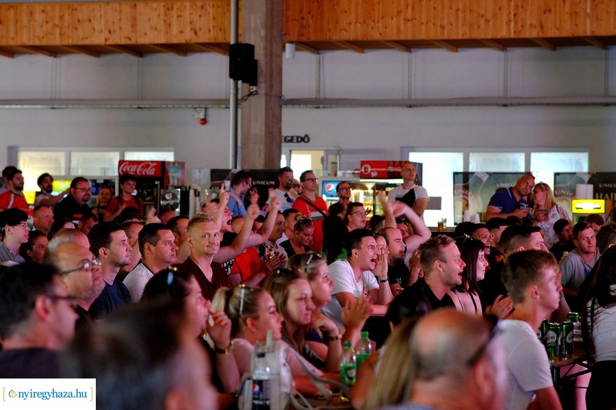 Foci EB 2021 szurkolás