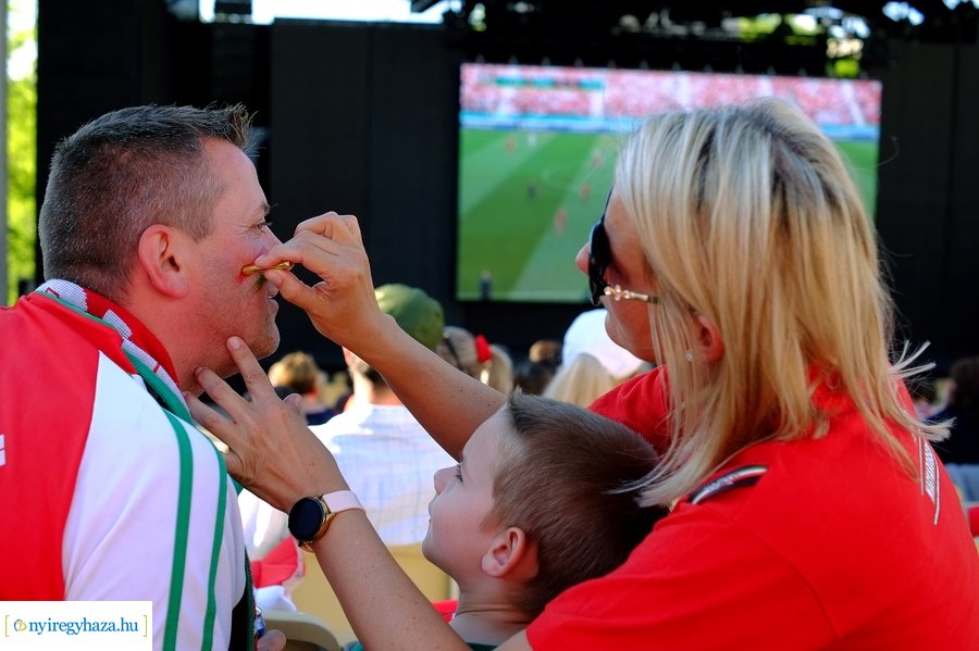 Foci EB 2021 szurkolás