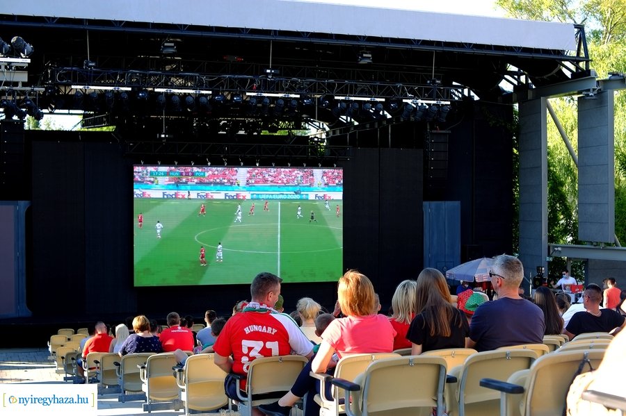 Foci EB 2021 szurkolás
