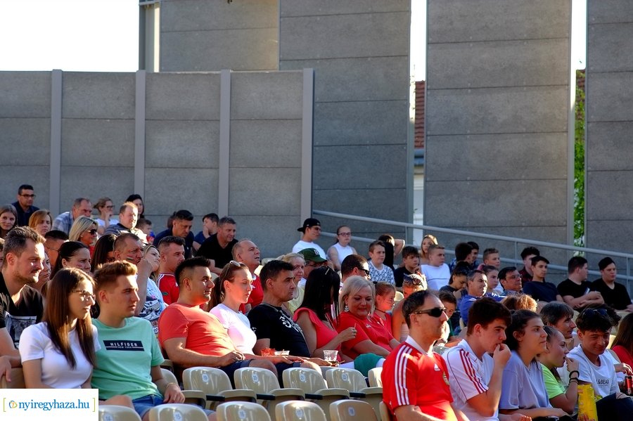 Foci EB 2021 szurkolás