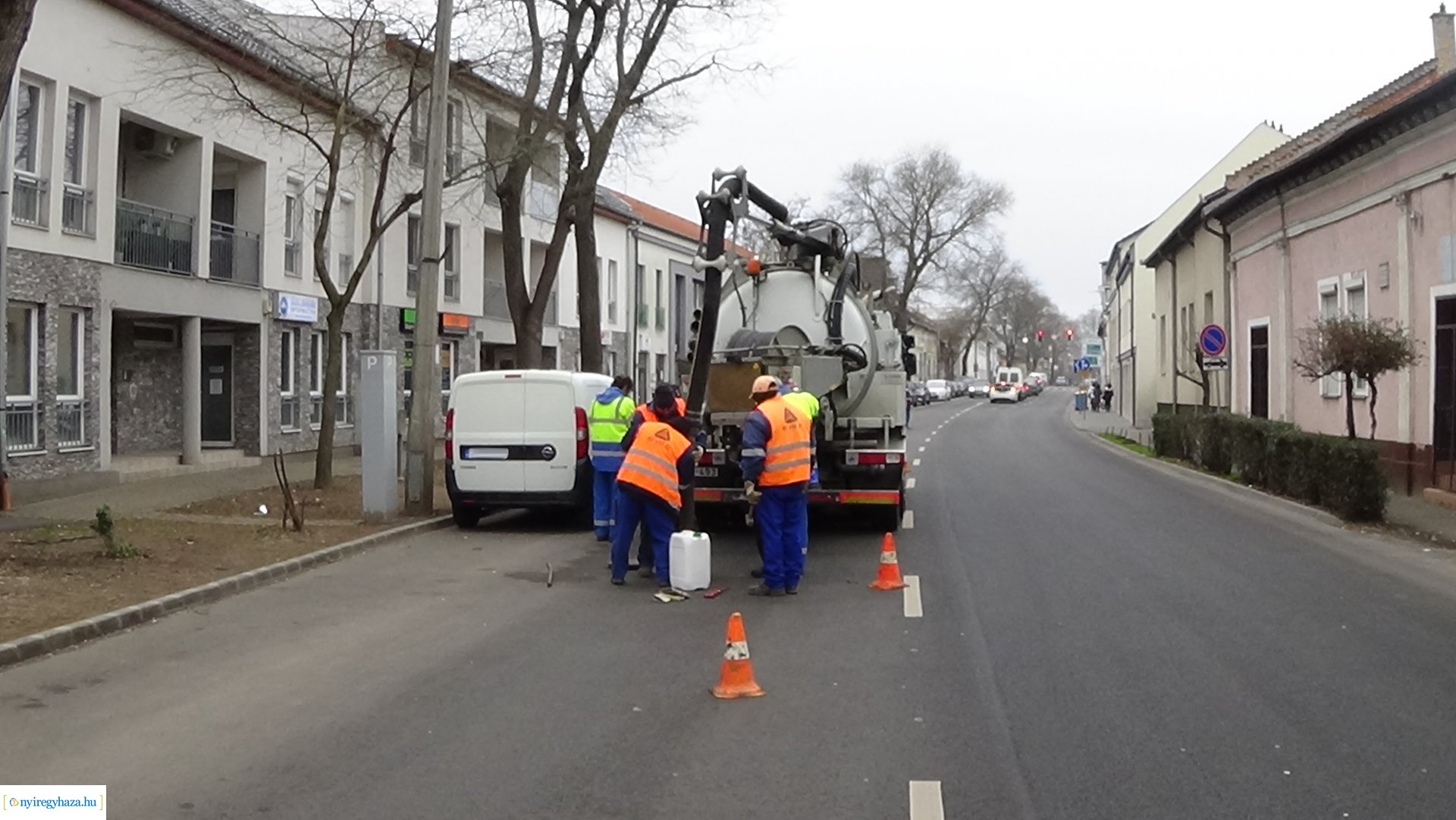 Folytatódott a csatornahálózat tisztítása a belvárosban