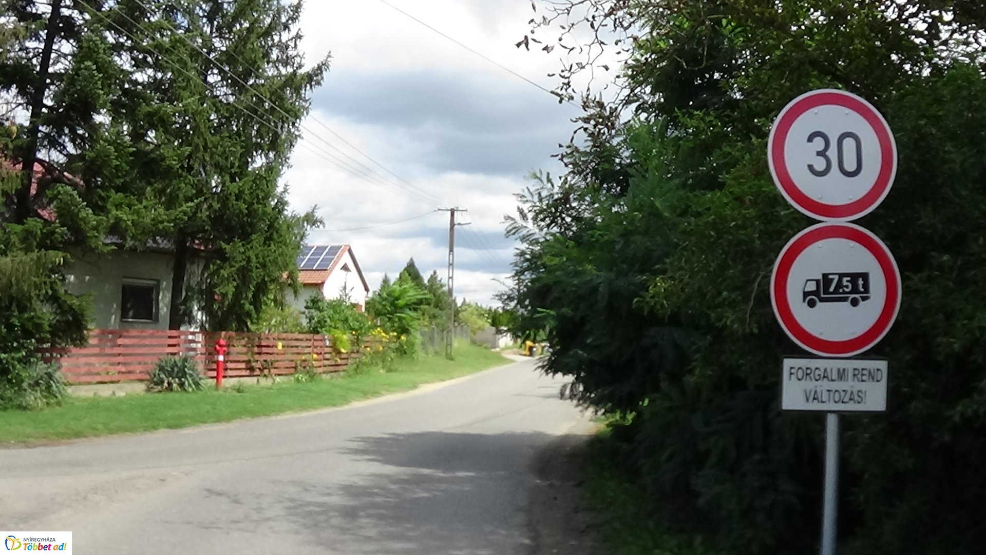 Forgalmi rend változás lépett életbe a Tölgyes utcán