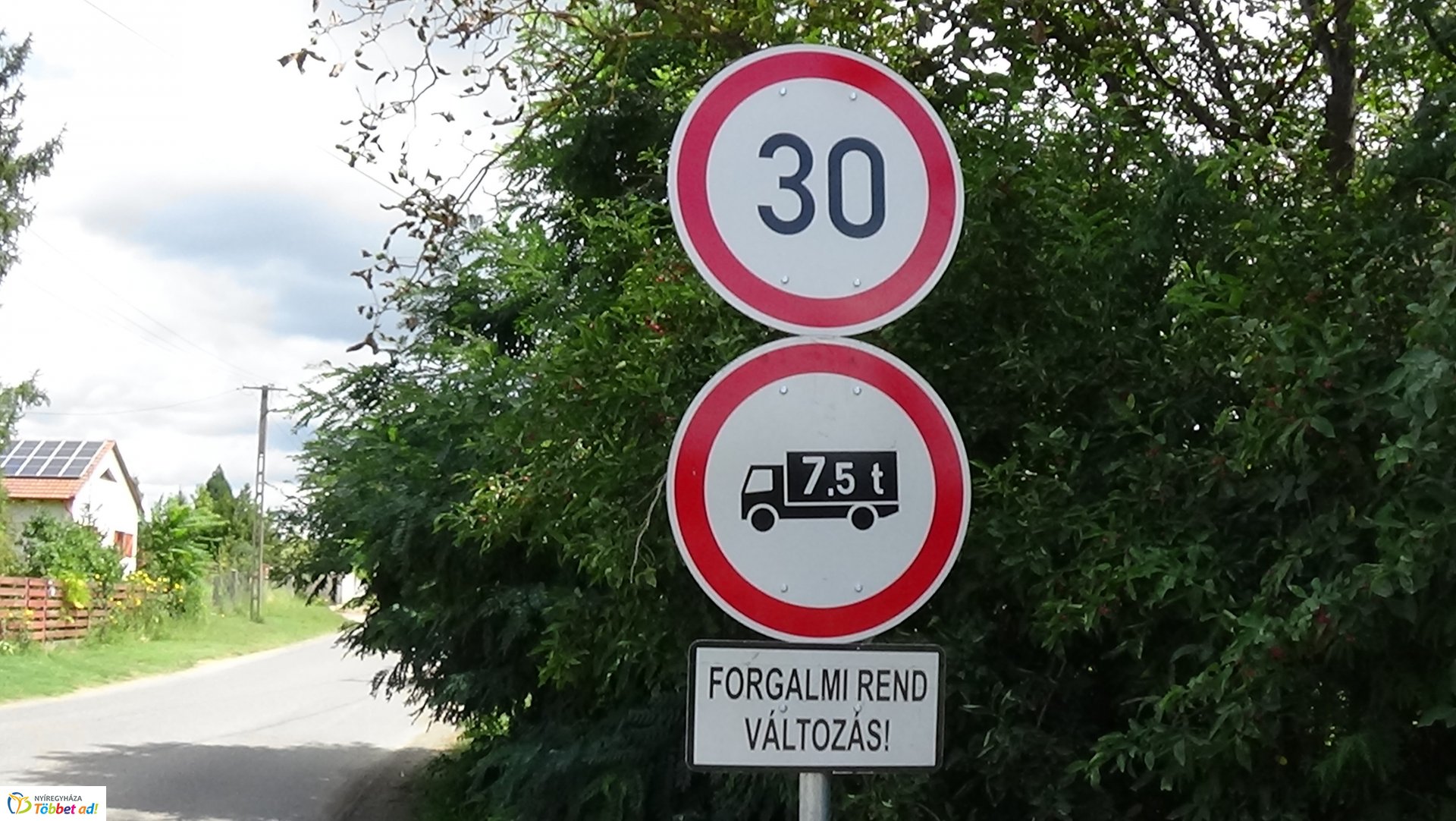 Forgalmi rend változás lépett életbe a Tölgyes utcán