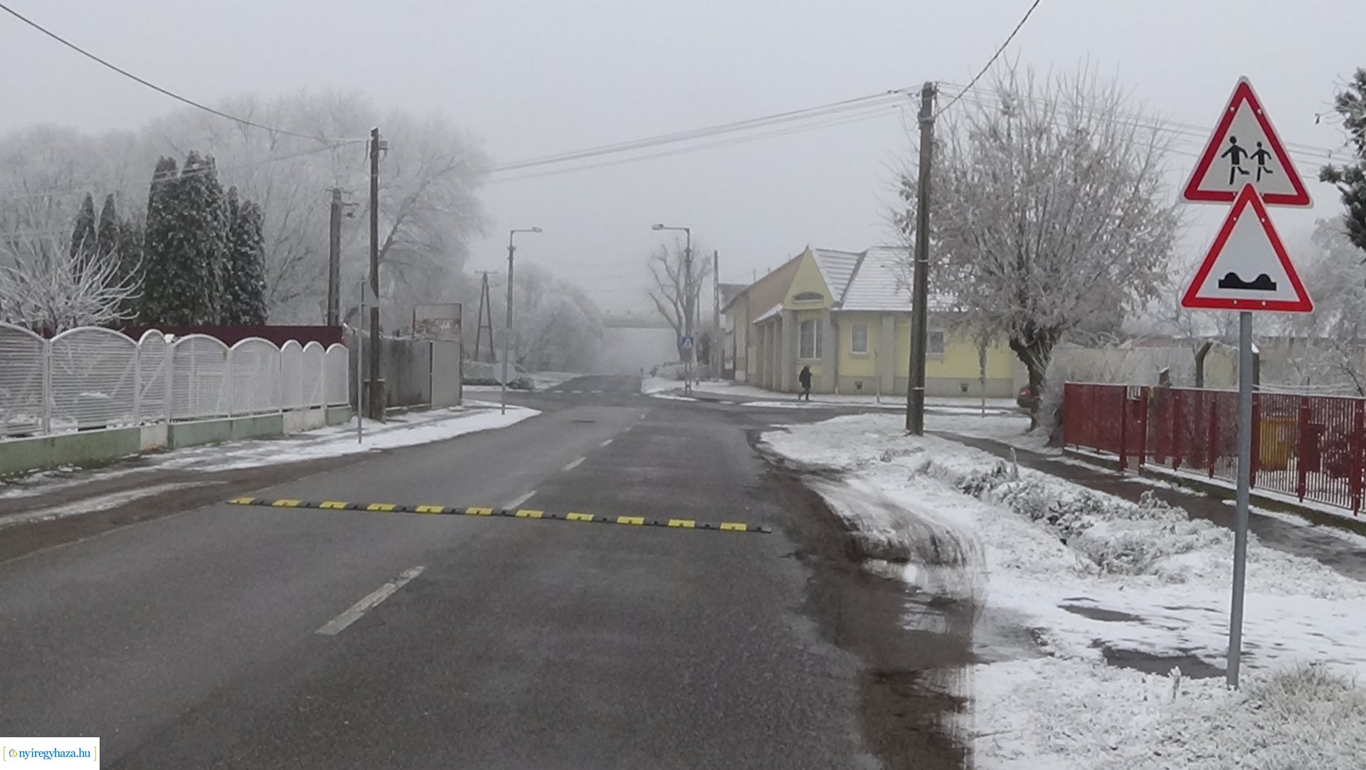 Forgalomlassító bordát helyeztek el a közelmúltban a Kinizsi utcán 