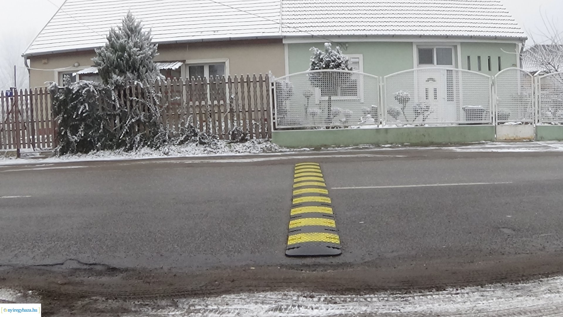 Forgalomlassító bordát helyeztek el a közelmúltban a Kinizsi utcán 