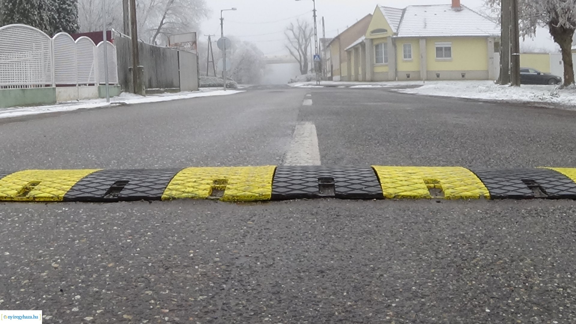 Forgalomlassító bordát helyeztek el a közelmúltban a Kinizsi utcán 