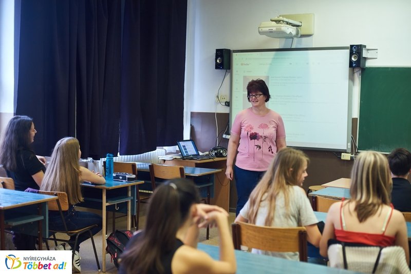 Francia kéttannyelvű lett az Apáczai iskola