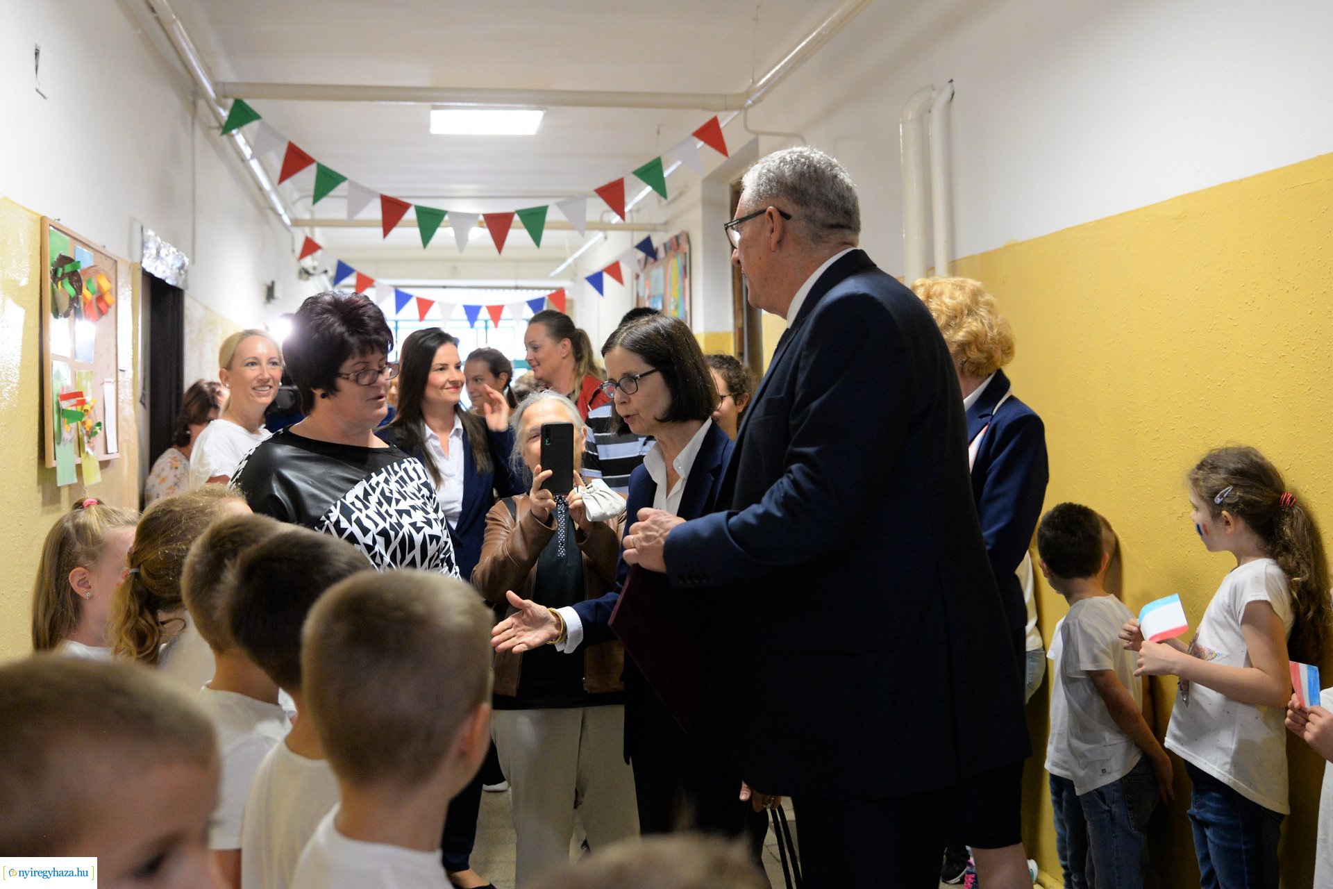 Francia nagykövet látogatása az Apáczai Csere János Iskolában