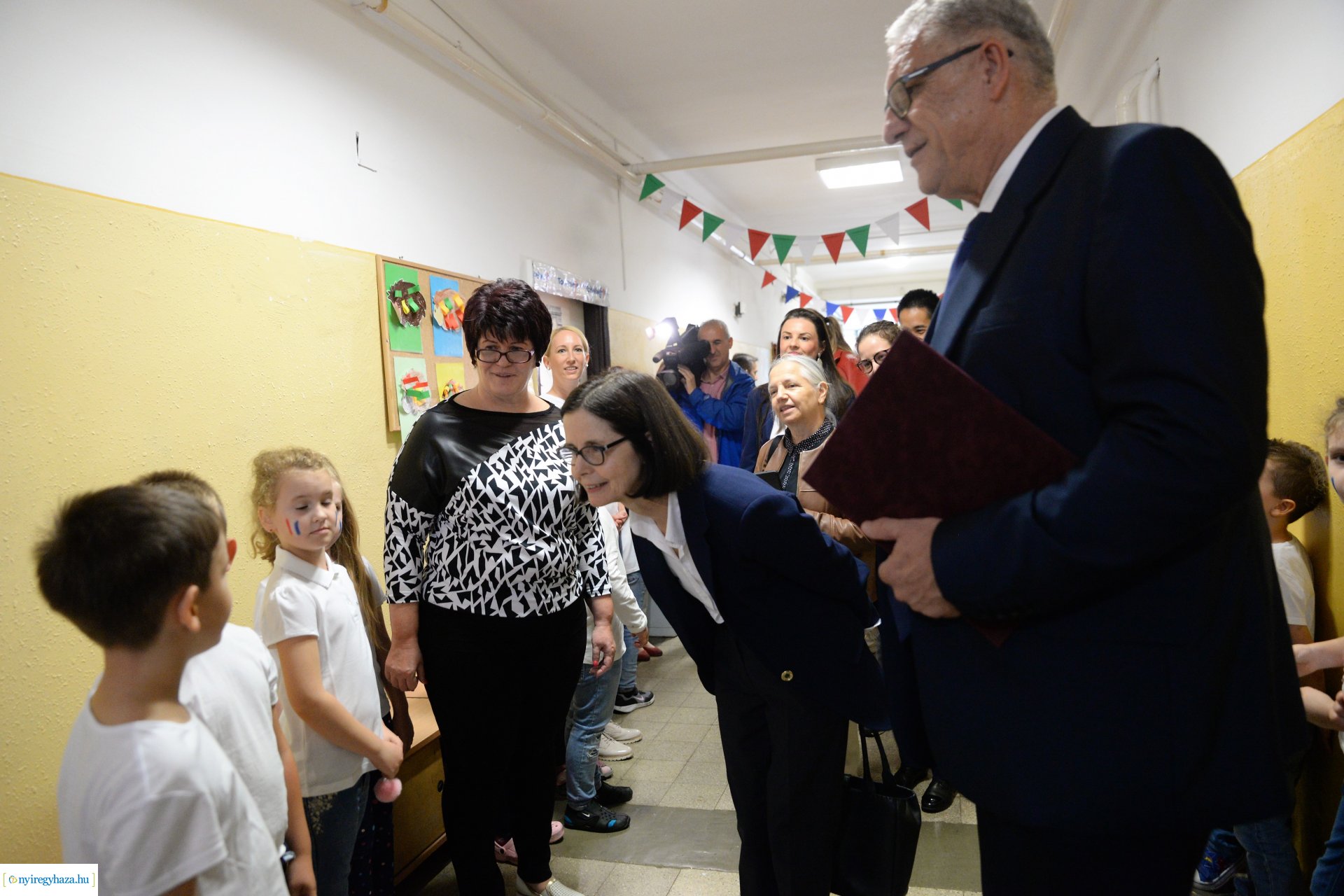 Francia nagykövet látogatása az Apáczai Csere János Iskolában