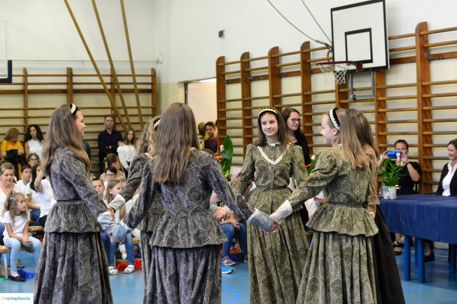 Francia nagykövet látogatása az Apáczai Csere János Iskolában