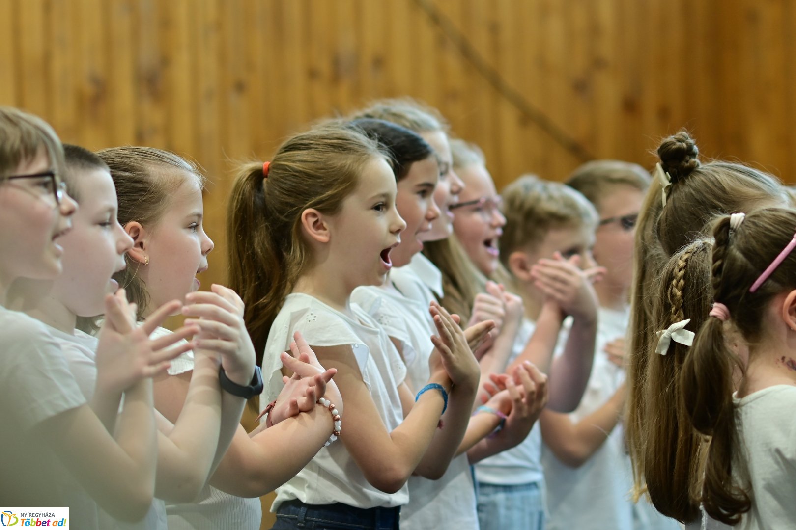 Francia nagykövet látogatása az Apáczai iskolában 2025 áprilisában