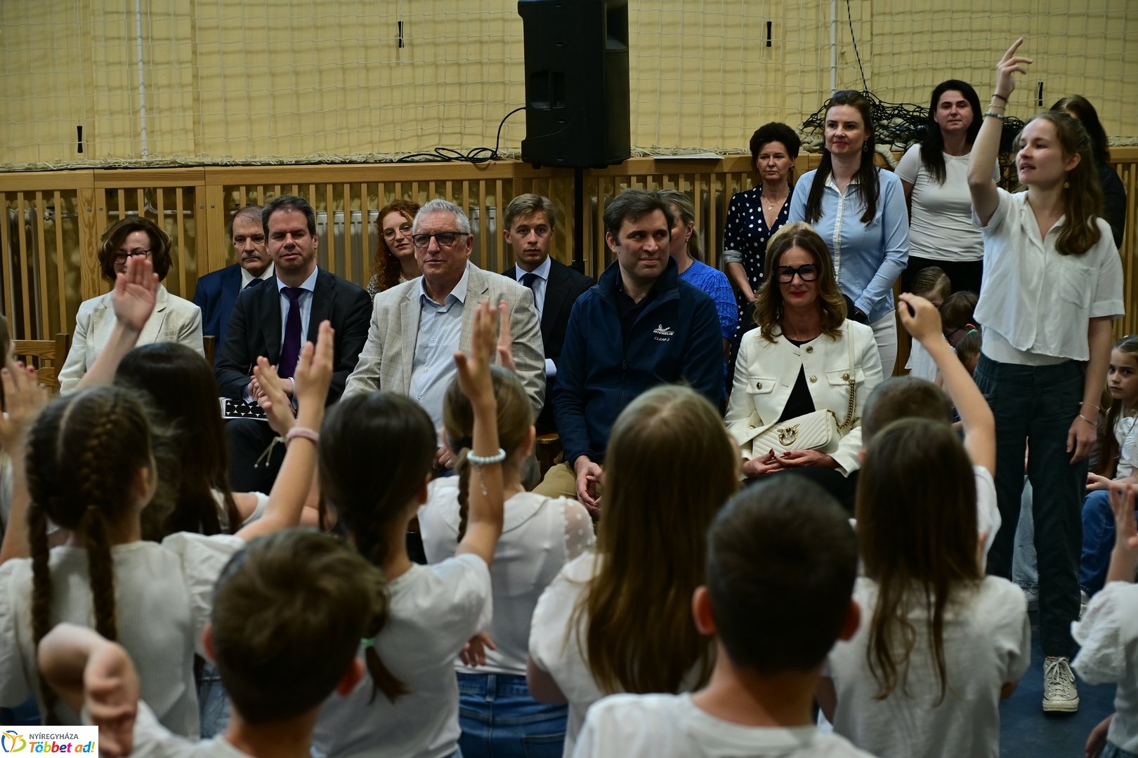 Francia nagykövet látogatása az Apáczai iskolában 2025 áprilisában