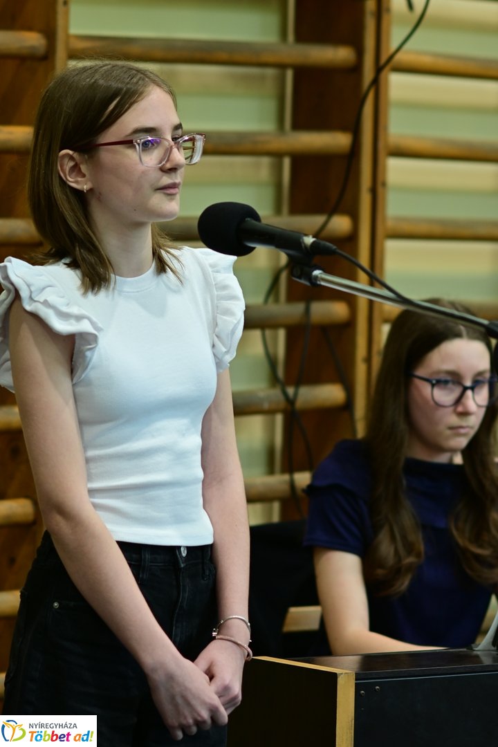 Francia nagykövet látogatása az Apáczai iskolában 2025 áprilisában